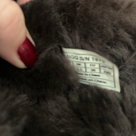 UGG Bailey button triplet boots in excellent used condition size 7 with box - Picture 14 of 17